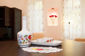Charlotte Apartment Close to Opera
